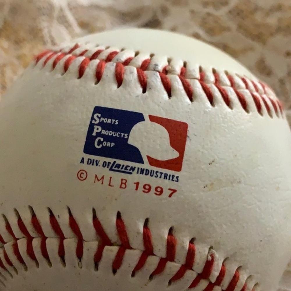Autographed Baseball with inscription by Don Baylor 1997 not certified - Picture 5 of 6